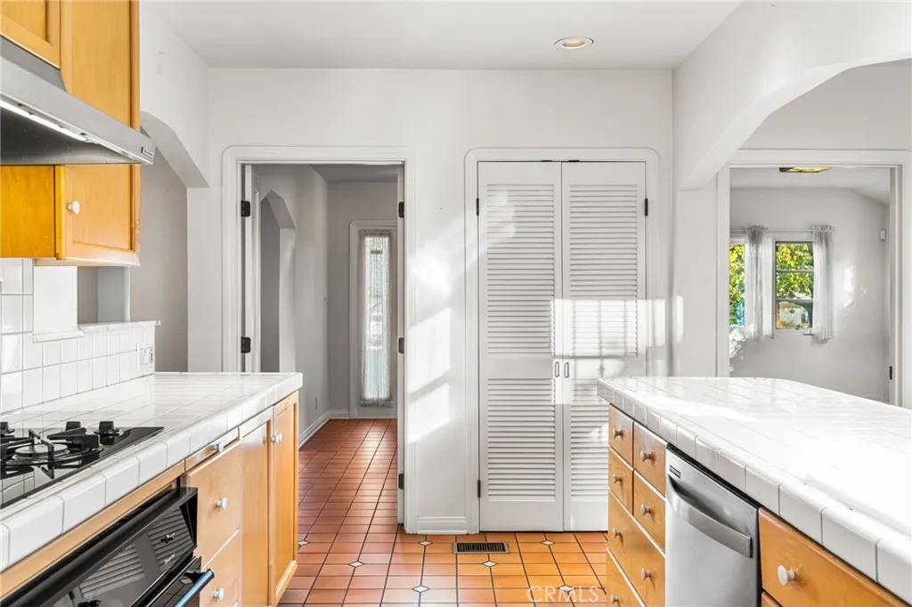3727 Walnut, Long Beach, California 90807 home-pic-12